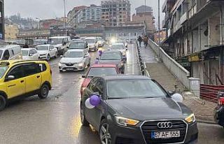Kadınlar günü coşkusunu konvoyla kutladılar