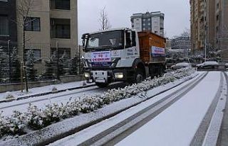 Kağıthane’de karla mücadele ekipleri günün...