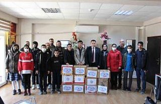 Kahta kırsalındaki 700 ortaokul öğrencisine kitap...
