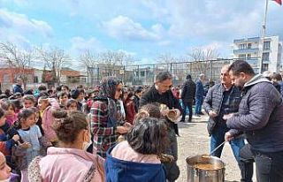 Kahta’da üzüm hoşafı dağıtıldı