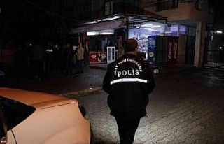 Kaldırımda yürürken uğradıkları silahlı saldırıda...