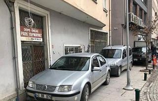 Kaldırımları vatandaştan çok araçlar kullanıyor