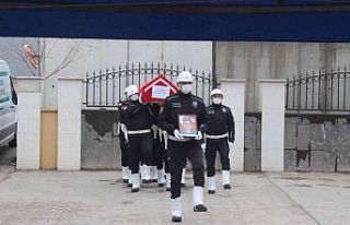 Kalp krizi sonucu şehit olan polis memurunun cenazesi...