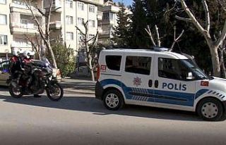 Kapkaç yöntemiyle çanta çalan 2 şüpheli yakalandı