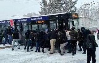 Kar nedeniyle yollar buz pistine döndü, araç sürücüleri...