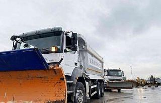Kar sebebiyle kapalı olan 38 yolu açmak için seferber...