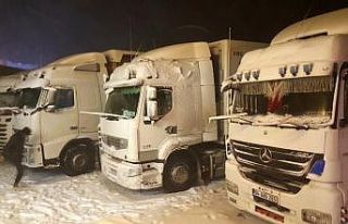 Kar ve tipi ulaşımda aksamalara neden oldu