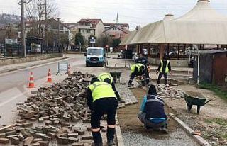 Kar yağışı sebebiyle bozulan yollar tamir ediliyor