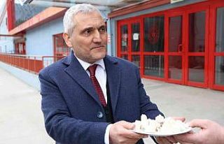 Karabükspor küme düştü, başkan helva dağıttı