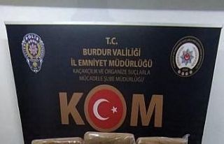 Kargoyla gönderilen kaçak ürünler ele geçirildi