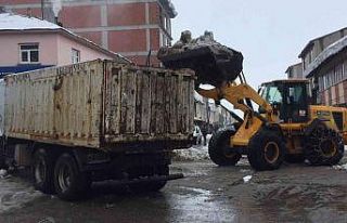 Karlıova’da karla mücadele sürüyor