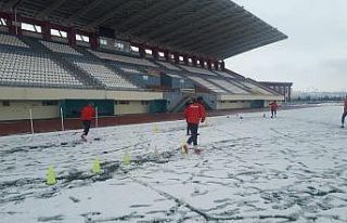 Kars 36 Spor kar altında çalıştı