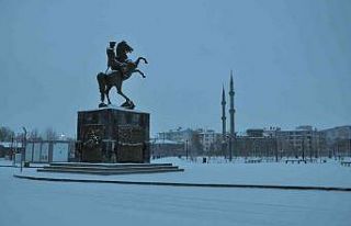 Kars’ta kar yağışı etkili oluyor