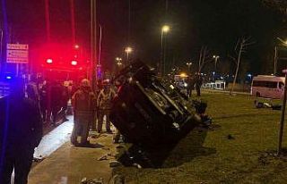 Kartal’da trafik kazası: Yoldan çıkan araç takla...