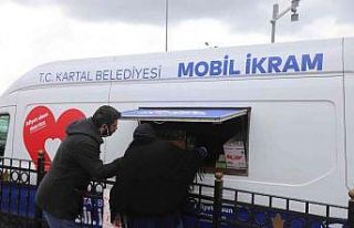 Kartallılara soğuk havada sıcak çorba ve çay...