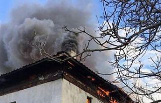 Kastamonu’da iki katlı evde korkutan yangın