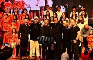 Kayahan, Manavgat’ta konserle anıldı