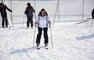 Kayak tutkunları Kartepe’de karın tadını doyasıya...