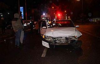 Kaygan zemin kazaya yol açtı: 2 yaralı