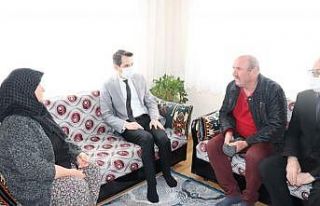 Kaymakam, vatandaşların istek ve taleplerini evlerinde...