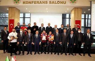 Kayseri Şeker şampiyon sporcularını ödüllendirdi