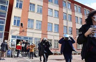 Kayseri’de gerçeğini aratmayan deprem tatbikatı