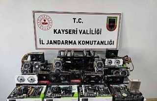 Kayseri’de kaçak kripto para üretimi yapan 2 kişi...