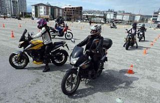 Kepez’de kadınlara motosiklet sürüş eğitimi