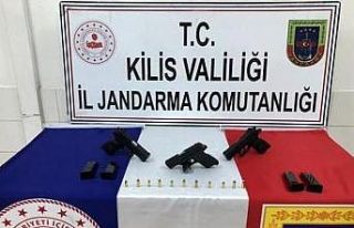 Kilis’te tabanca ile mühimmat operasyonu