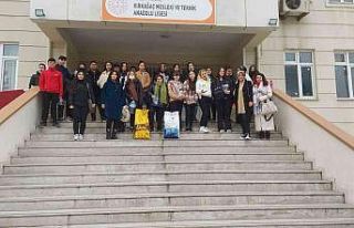 Kırkağaç’ta duyarlı öğrenciler sokak hayvanlarını...