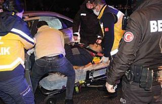 Kontrolden çıkan otomobil bariyerlere çarptı