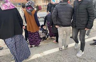 Kontrolden çıkan otomobil bariyerlere çarptı:...