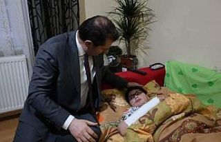 Köpekten kaçarken otomobil çarpmıştı, Vali ziyaret...