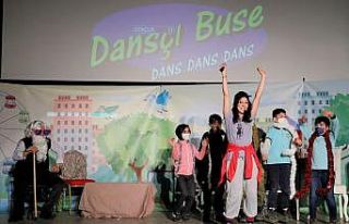 Körfezli çocuklar Dansçı Buse’yle eğlendi