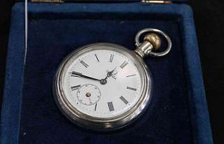 Köstekli saatler zamanı geriye sarıyor