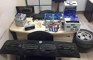 Kovalamaca sonucu durdurulan otomobilde çalıntı...