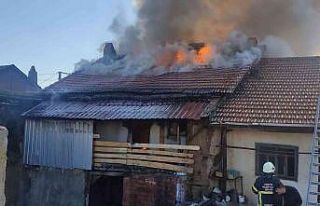 Köy evinde yangın çıktı