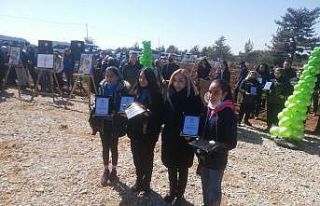 Köyceğizli Yeliz, ödülünü Milletvekili Yelda...