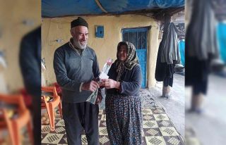 Köylü kadınların karanfille gelen mutluluğu