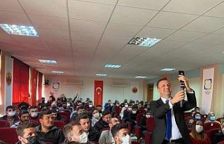 Kozan’da üniversiteli gençlere ücretsiz sinema