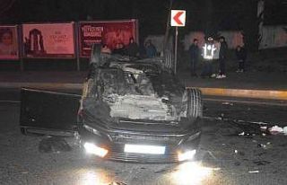 Küçükçekmece’de otomobil takla attı: 1’i...