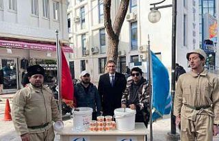 Kuşadası Ülkü Ocakları iki bin kase hoşaf dağıttı