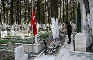 Kuşadası’ndaki mezarlıklarda bakım ve onarım...