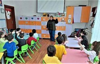 Kütahya’da anaokulunda kozalak boyama etkinliği