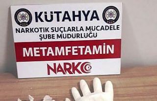 Kütahya’da çantasında uyuşturucu çıkan şahıs...