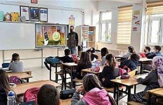 Kütahya’da öğrencilere ağaç dikmenin önemi...