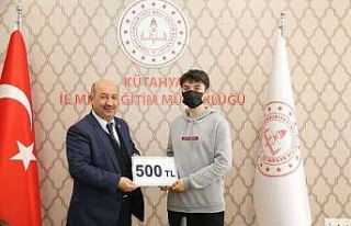 Kütahya’da şiir yarışmasında dereceye öğrenciler...