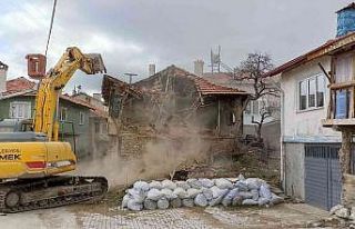 Kütahya’da yıkılmaya ve çökmeye meyilli 285...