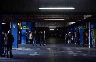 Lviv’de halk, sirenler sonrası AVM otoparkına...