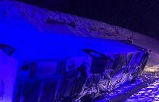 Malatya’da yolcu otobüsü devrildi: 2 yaralı